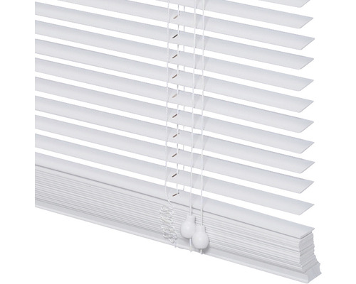 Witte jaloezie met trekkoorden voor ramen