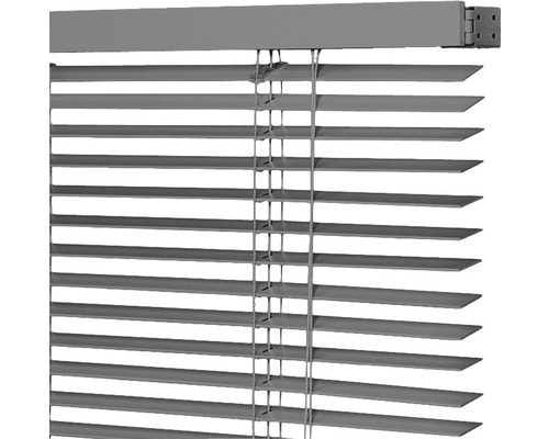 Grijze jaloezie voor raam