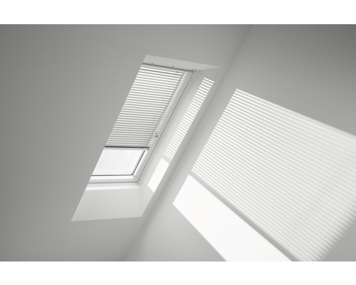 VELUX Jaloezie lichtdoorlatend handbediend PAL C02 7057SWL zilver Dakvenster met jaloezie in interieur