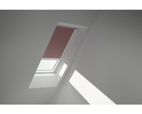 VELUX Rolgordijn verduisterend elektrisch DML C02 4578SWL lichtroze Dakvenster met verduisterend rolgordijn in de kamer