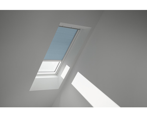 VELUX Plissé honingraat bediening op zonne-energie FSC C02 1169SWL lichtblauw Dakvenster met gesloten plissé