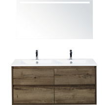 Dubbele wastafel met houten onderkast en verlichte spiegel voor de badkamer
