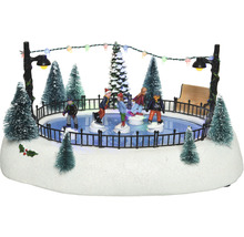 Wintertafereel met ijsbaan, figuren en verlichting als decoratie
