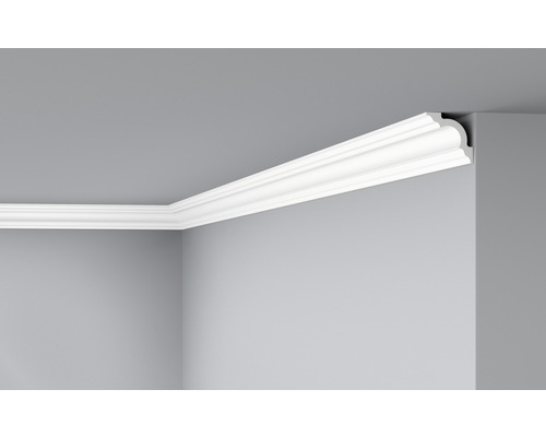 DECOFLAIR Sierlijst plafond Profipack D8 5x5x200 cm 6 stuks Hoek van een kamer met een aangebrachte, geprofileerde sierlijst