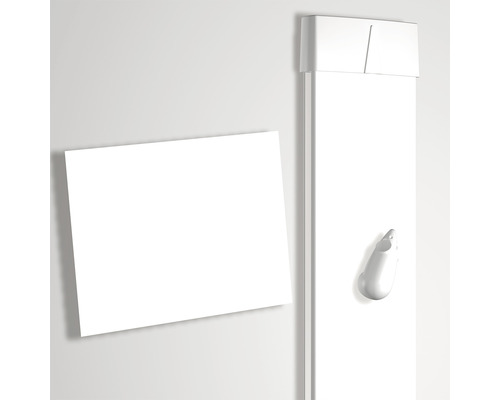 Foto van een radiator met handdoekbeugel en handdoek