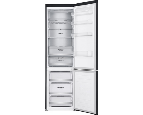 Geopende koelkast met diverse compartimenten en lades