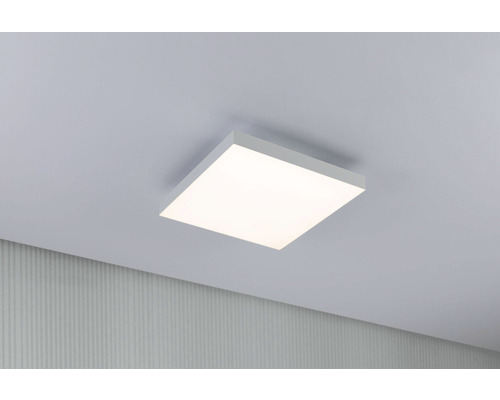 Vierkante led-plafondlamp aan een plafond