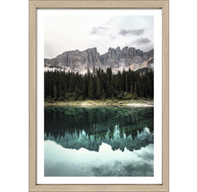 Ingelijste poster met berglandschap, bos en spiegeling in het water