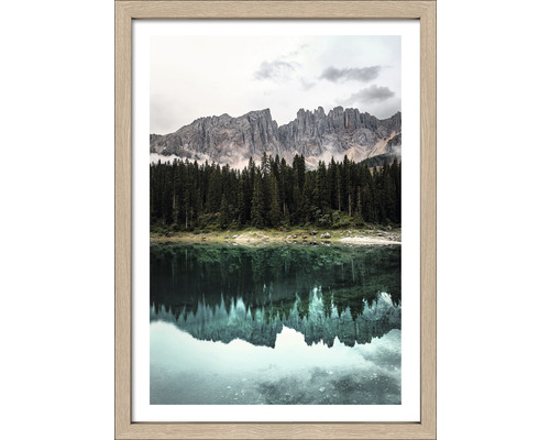 Ingelijste poster met berglandschap, bos en spiegeling in het water