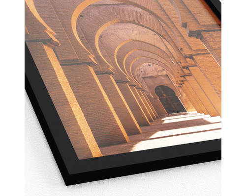 Ingelijste afbeelding van een gang met bogen