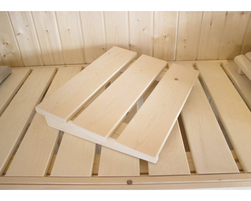 Houten sauna met ligbank en neksteun
