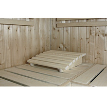 Sauna met houten voetsteun