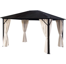 Paviljoen met gordijnen voor de tuin