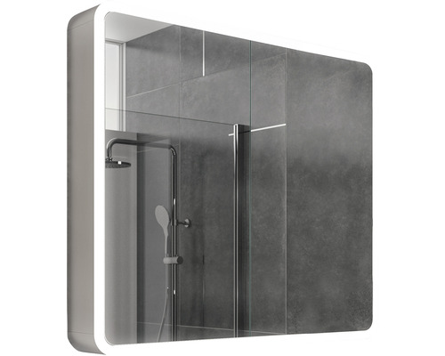 Verlichte spiegelkast in badkamer met douche