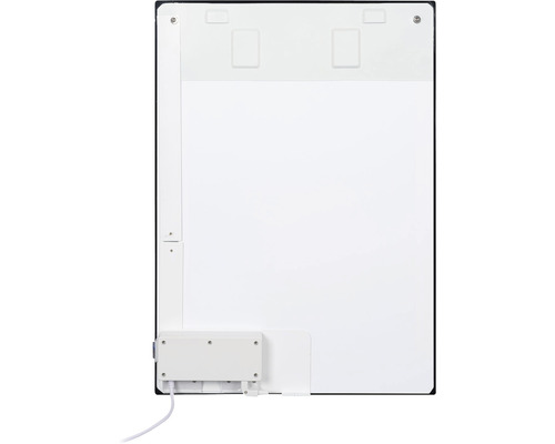 Achterkant van een radiator met aansluitdoos en kabel