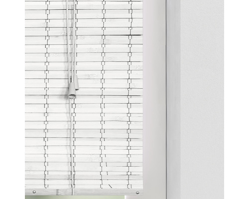 Witte houten jaloezie met trekkoord