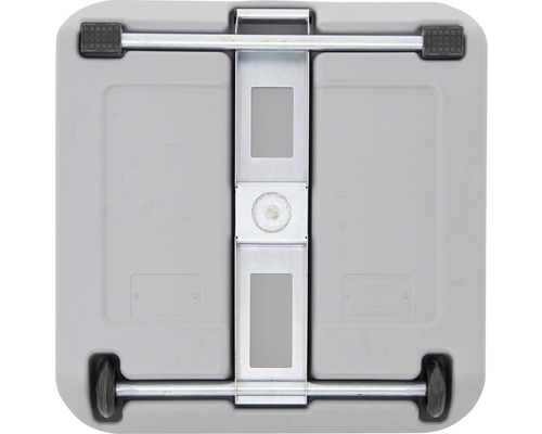 Onderkant van een transportbox met wielen en handgreep