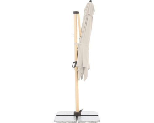 Gesloten tuinzweefparasol met houten frame en granieten voet