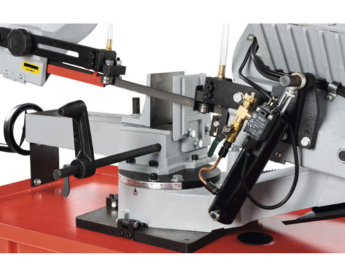 Details van een metaalbandzaag