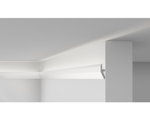 Indirecte verlichting met decoratief profiel aan het plafond