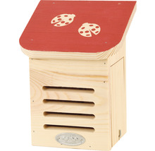Houten insectenhotel met lieveheersbeestjesmotief op het dak