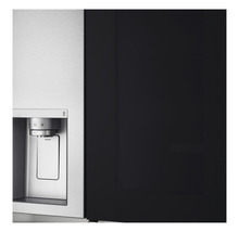 Koelkast met waterdispenser en zwarte glazen deur