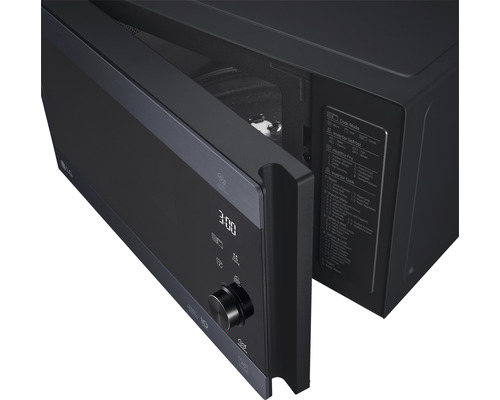 Geopende magnetron met verschillende kookprogramma''s