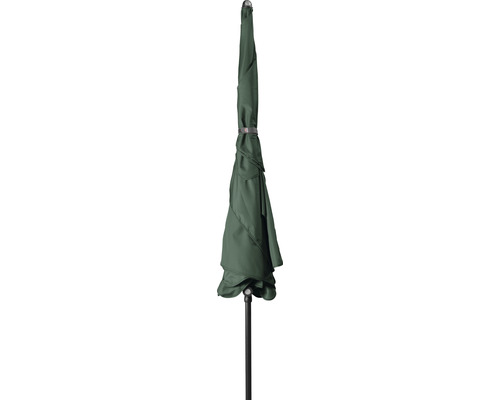 Gesloten groene parasol met frame