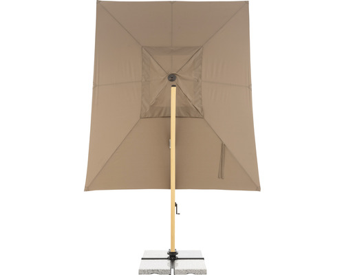 Vierkante parasol met houten stok en stenen voet