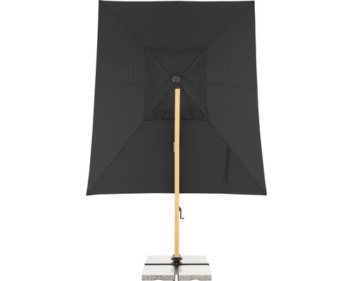 Vierkante parasol met licht houten frame en stenen voet