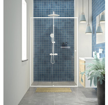 Moderne badkamer met douchecabine, kraan en blauwe tegels