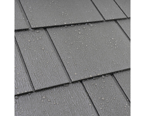 Close-up van dakshingles met waterdruppels