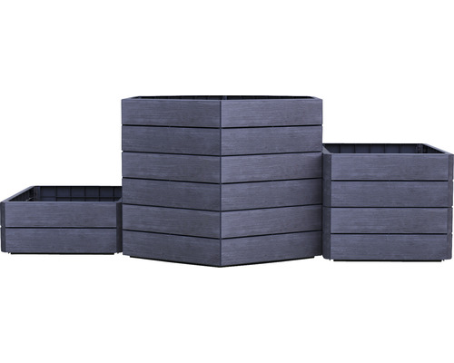 Drie plantenbakken van hout in verschillende hoogtes