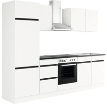 Moderne keuken met witte kasten, afzuigkap en geïntegreerde oven.