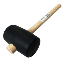 Rubberen hamer met houten steel