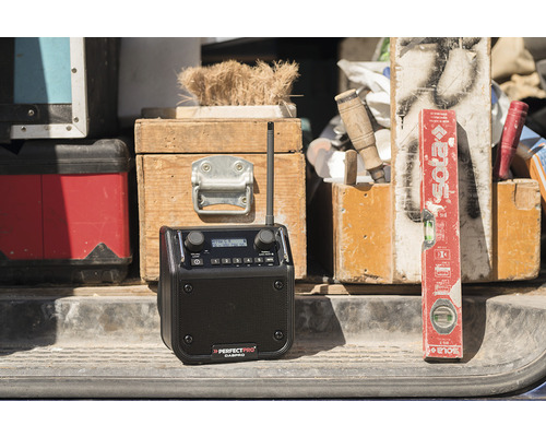 Bouwplaatsradio met antenne van het merk Perfectpro Dabpro