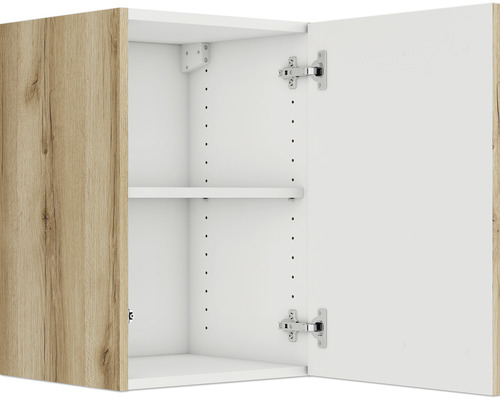 Open hangkast met een plank en een deur met houten decor