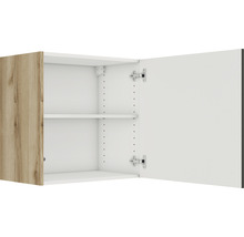 Geopende hangkast met plank