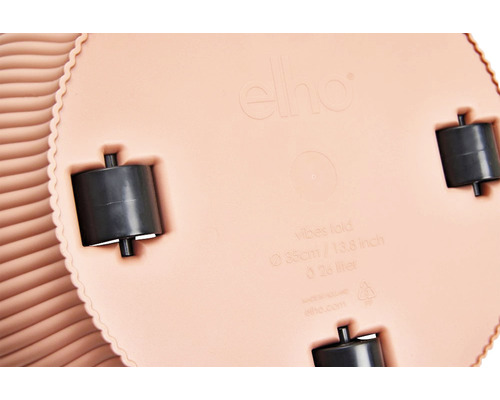 Onderkant van een Elho bloempot met wielen