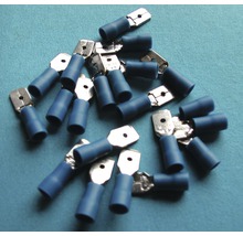 Meerdere kabelschoenen met platte stekkerhulzen