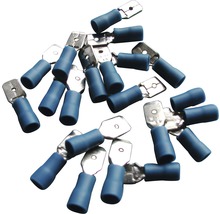 Meerdere platte stekkers met isolatie