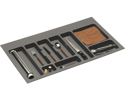 Bestekbak met diverse keukengerei zoals messen, vorken, lepels en aluminiumfolie