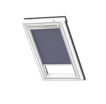 Dakvenster met verduisterend rolgordijn