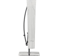 Parasolhoes voor een parasol op een stenen sokkel