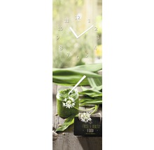 Decoratieve klok met afbeelding van berenlookpesto in een pot