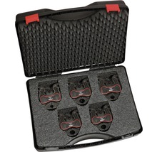 Vijf persbekken in een zwarte koffer met schuimrubberen inleg