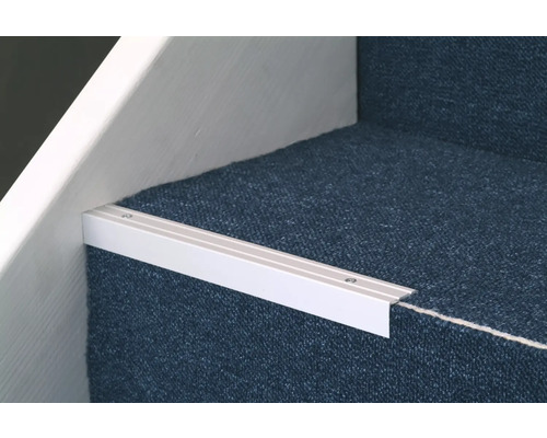 Close-up van een traptrede met trapkantprofiel