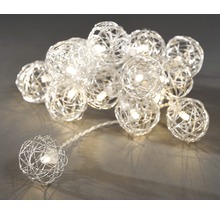 Decoratieve lichtslinger met bolvormige lampenkappen van draadgaas