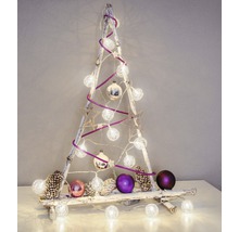 Decoratieve kerstboom van hout met verlichting, kerstballen en dennenappels