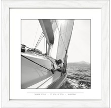 Ingelijste zwart-witfoto van een zeilboot